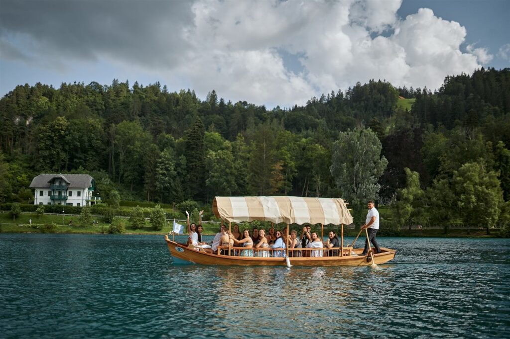 First dance and dancing guests at Bled Rose Hotel